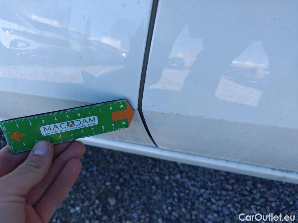  Land Rover  Discovery AUDI A3 / 2024 / 5P Sportback Advanced 30 TFSI 85kW S tronic #13