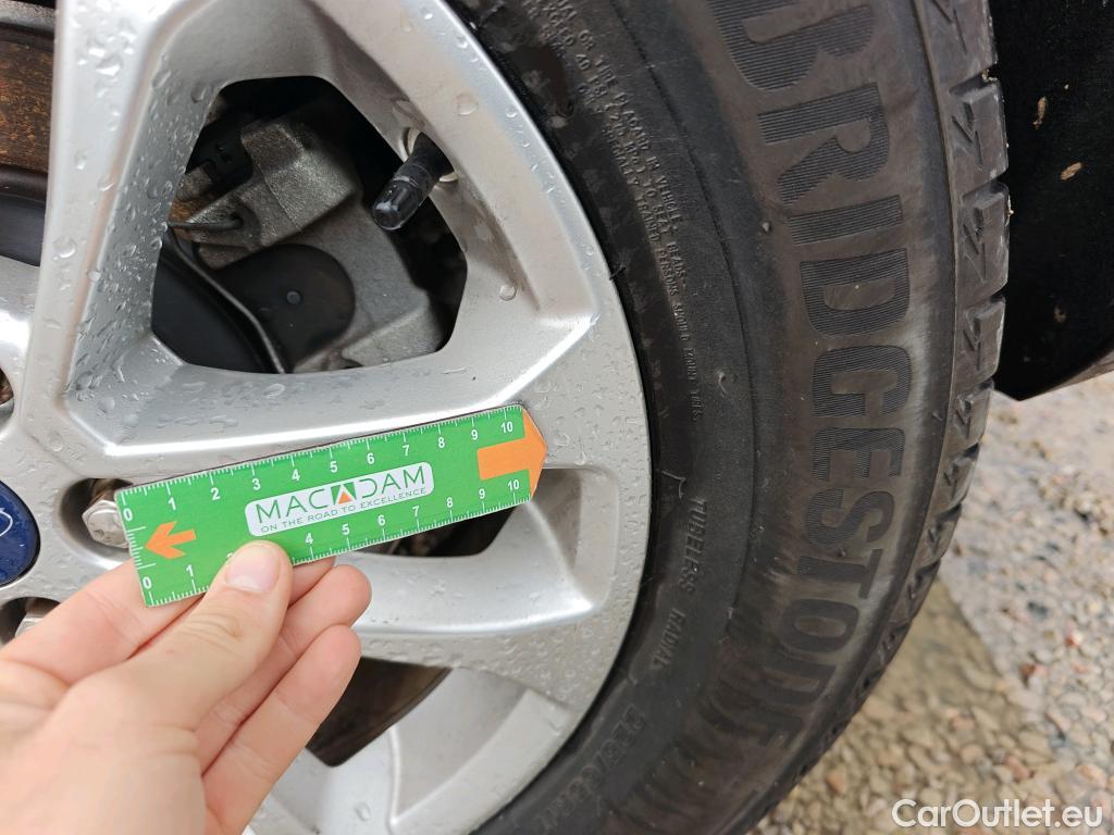  Ford  Kuga FORD  / 2019 / 5P / todoterreno Titanium 2.5 Duratec FHEV 140kW Auto #23