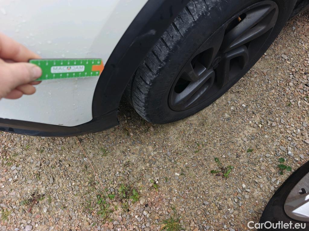  Opel  Crossland OPEL  X / 2017 / 5P / todoterreno 1.2 81kW Design Line 120 Aniversario S/S (CX) #31