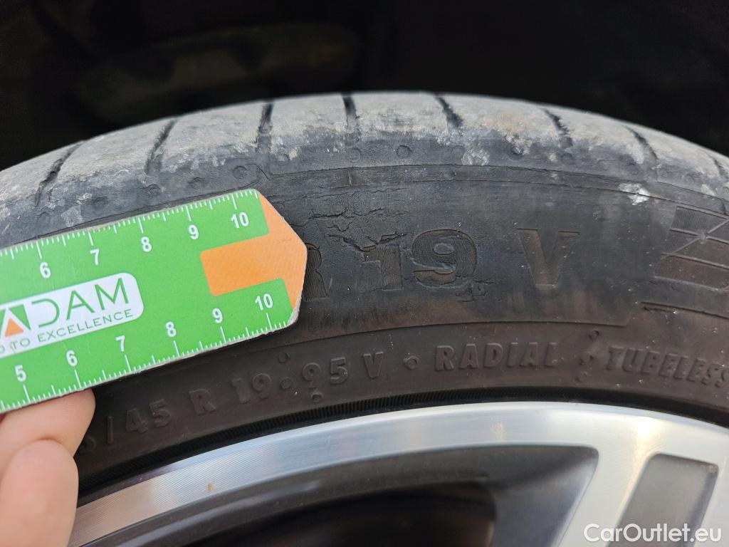  Mercedes  GLA MERCEDES-BENZ Clase  / 2017 / 5P / todoterreno  220 d #4