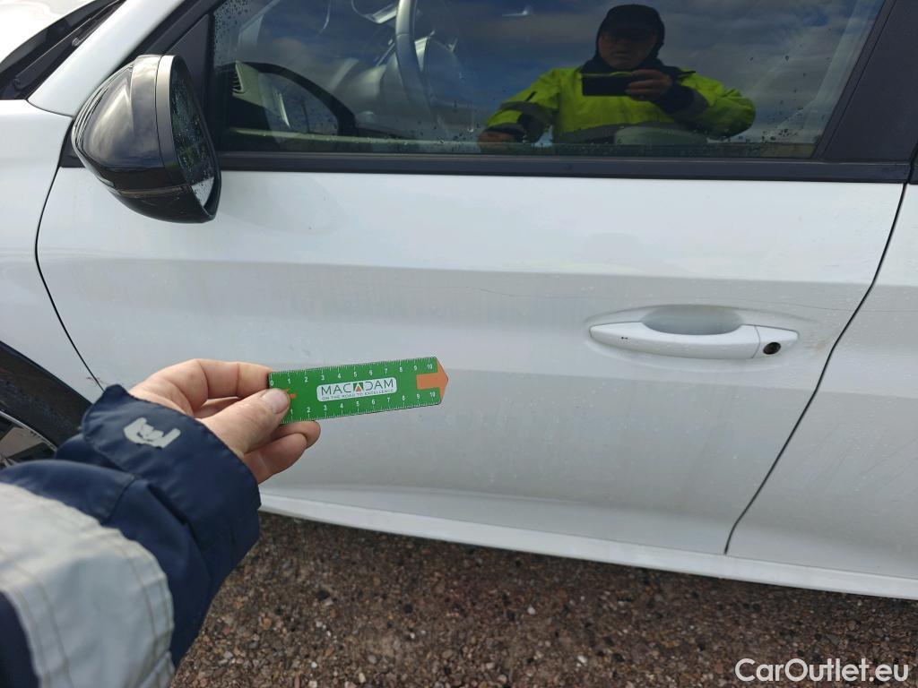  Peugeot  208 PEUGEOT e- / 2019 / 5P / berlina con portón Eléctrico Active #12