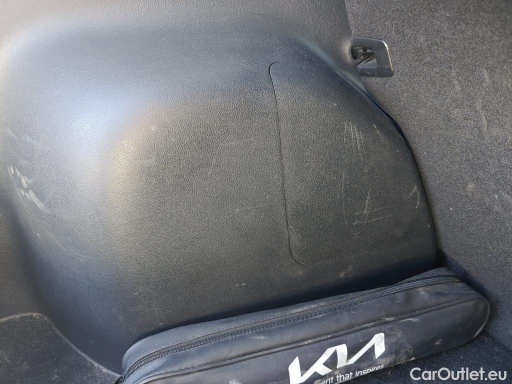  KIA  Niro KIA  / 2019 / 5P / crossover 1.6 GDi HEV 104kW (141CV) Drive #17