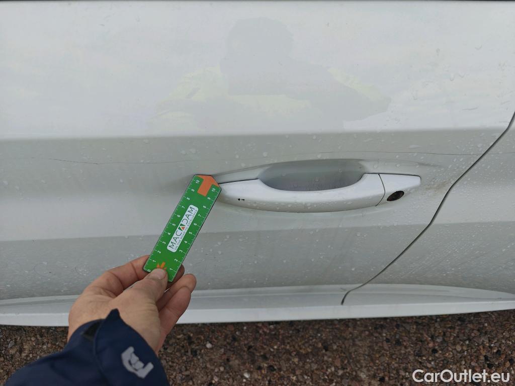  Peugeot  208 PEUGEOT e- / 2019 / 5P / berlina con portón Eléctrico Active #13