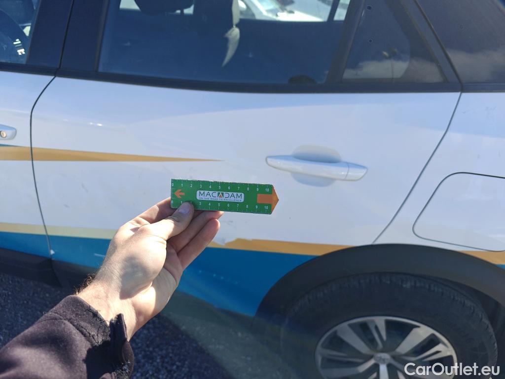  Peugeot  2008 PEUGEOT  / 2019 / 5P / todoterreno Active Puretech 100 S&S BVM6 #34