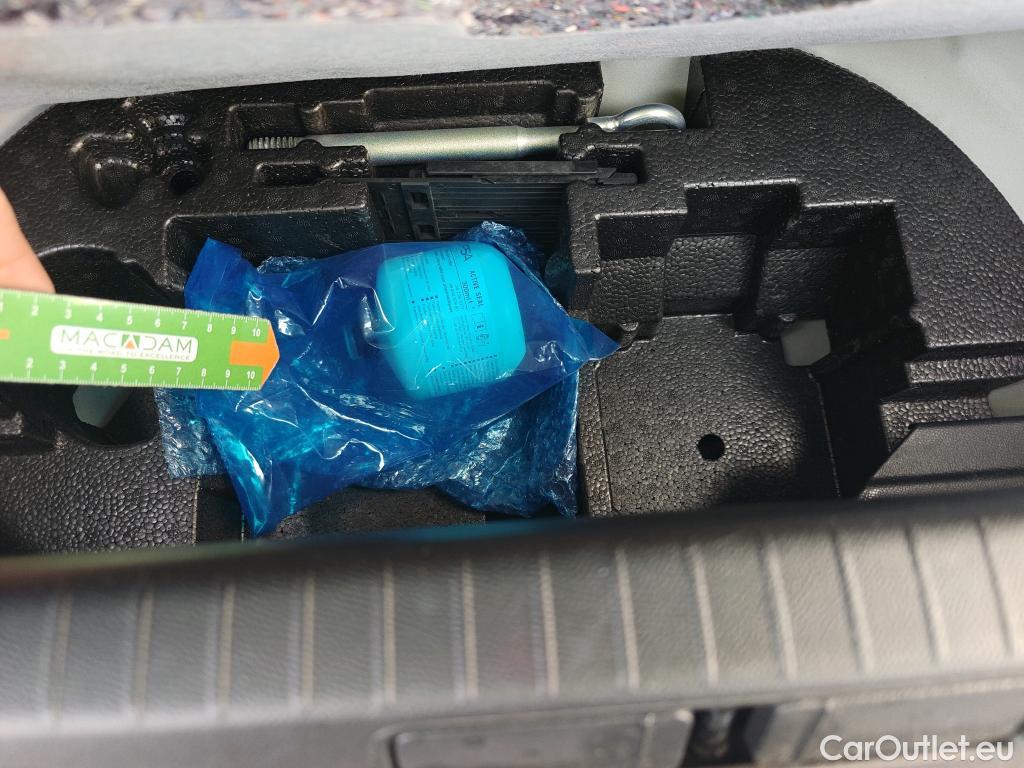  Peugeot  208 PEUGEOT e- / 2019 / 5P / berlina con portón Eléctrico Active #3