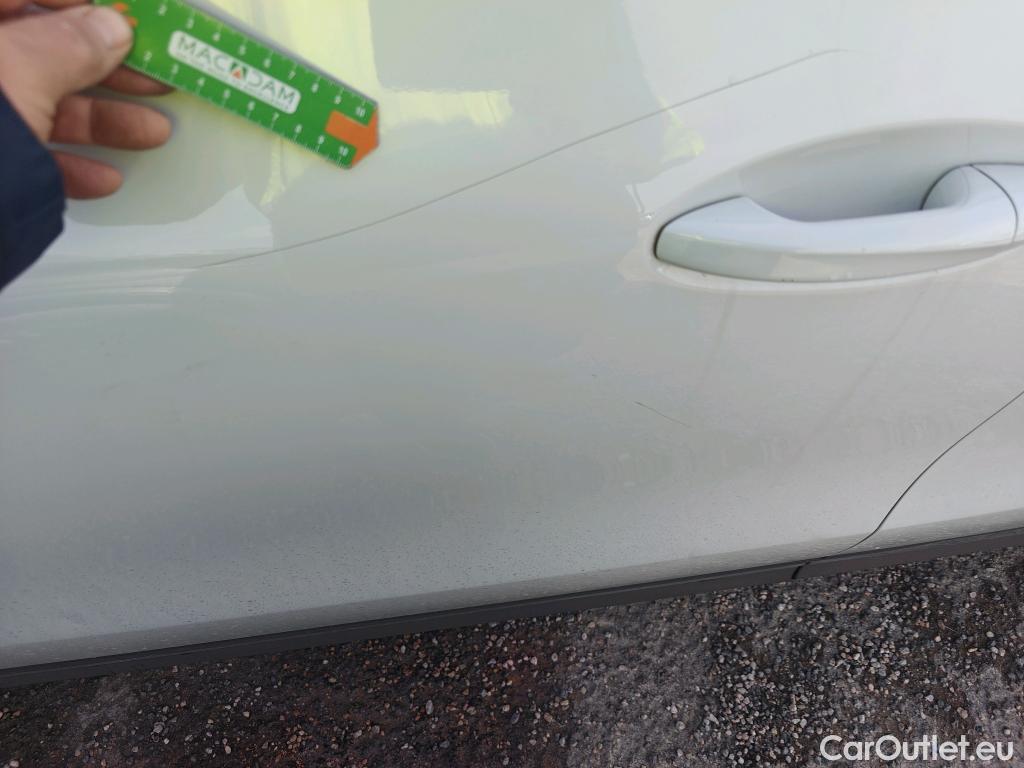  Mercedes  GLA MERCEDES-BENZ  / 2020 / 5P / todoterreno  200 D #4