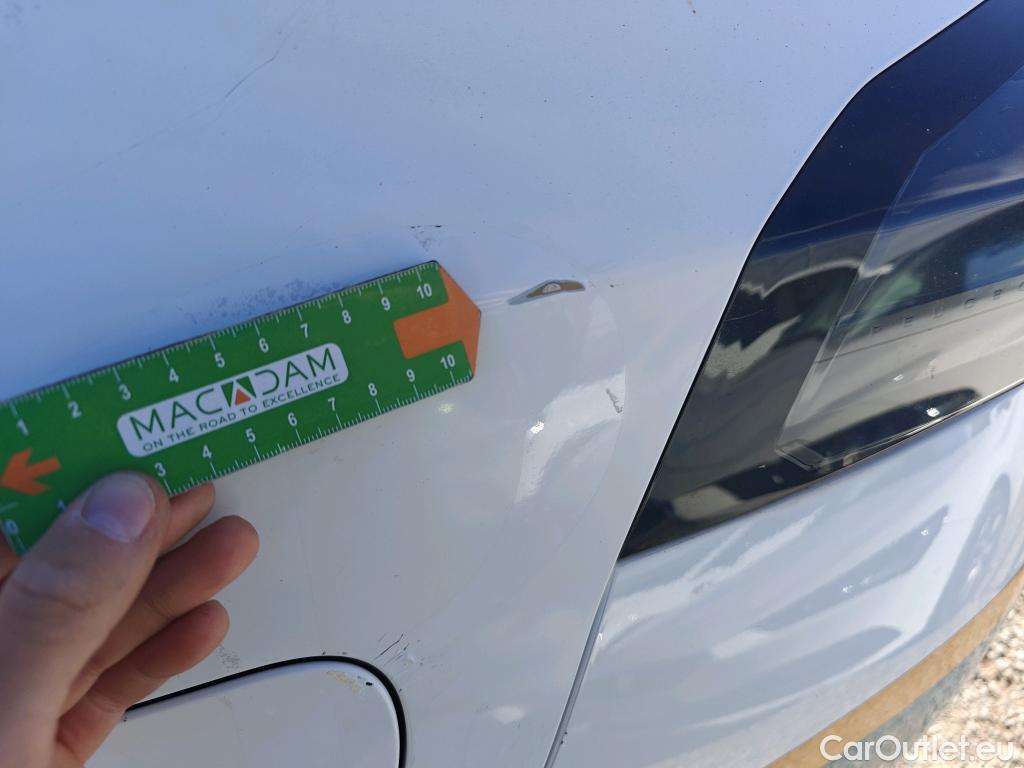  Peugeot  2008 PEUGEOT  / 2019 / 5P / todoterreno Active Puretech 100 S&S BVM6 #37