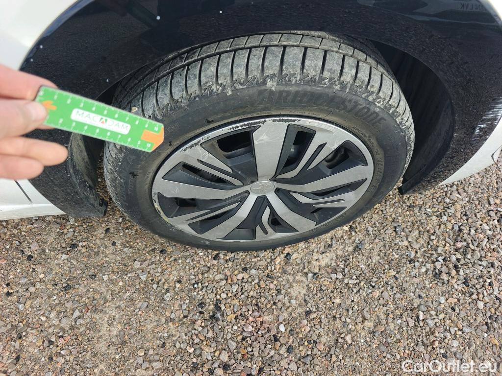  Peugeot  208 PEUGEOT e- / 2019 / 5P / berlina con portón Eléctrico Active #24