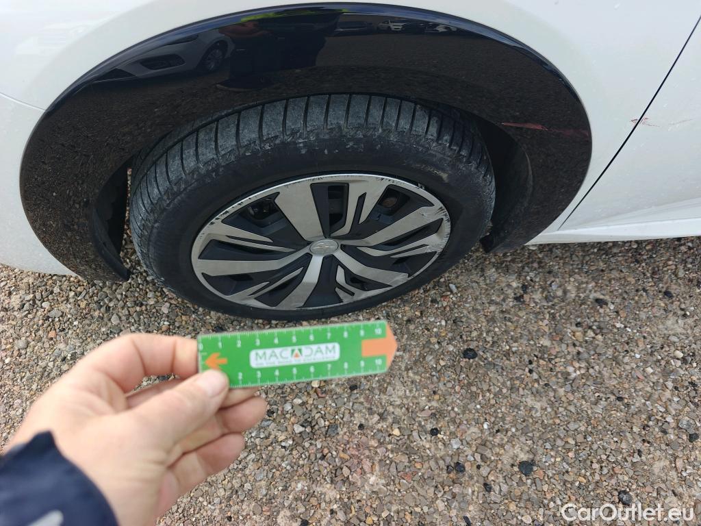  Peugeot  208 PEUGEOT e- / 2019 / 5P / berlina con portón Eléctrico Active #21