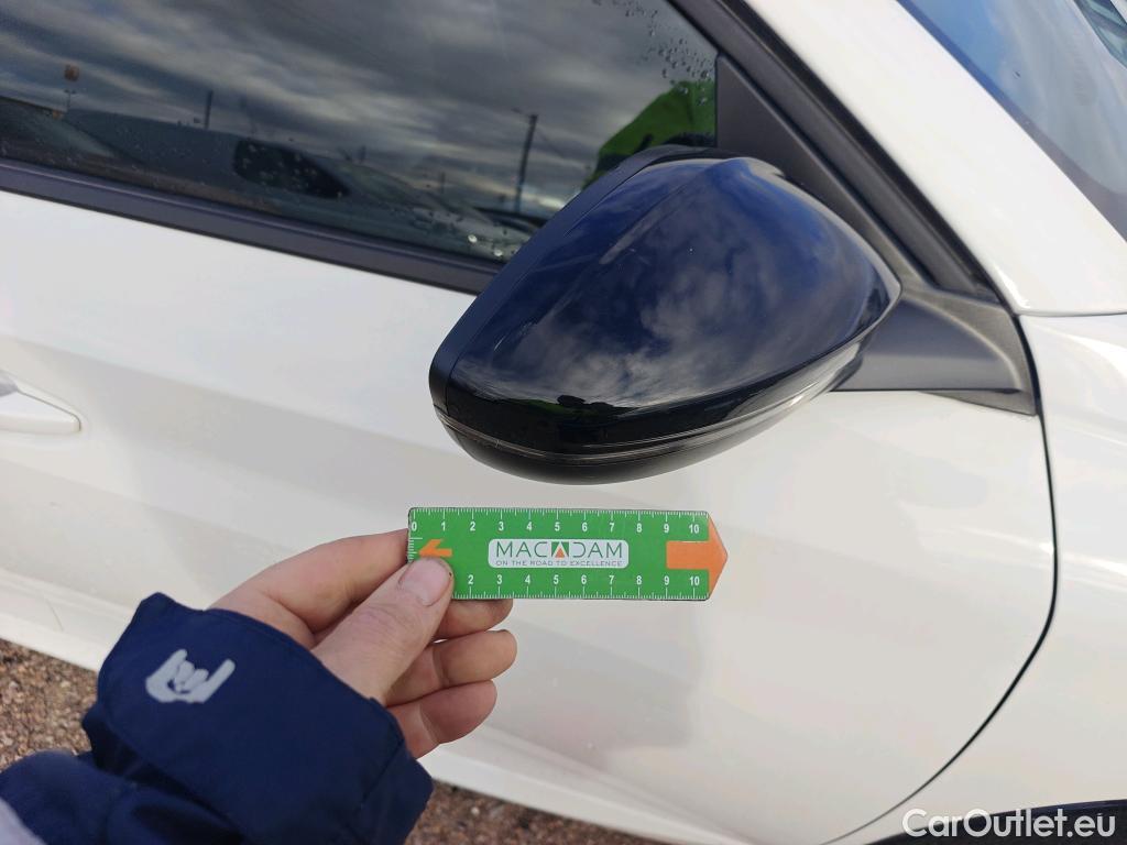  Peugeot  208 PEUGEOT e- / 2019 / 5P / berlina con portón Eléctrico Active #25