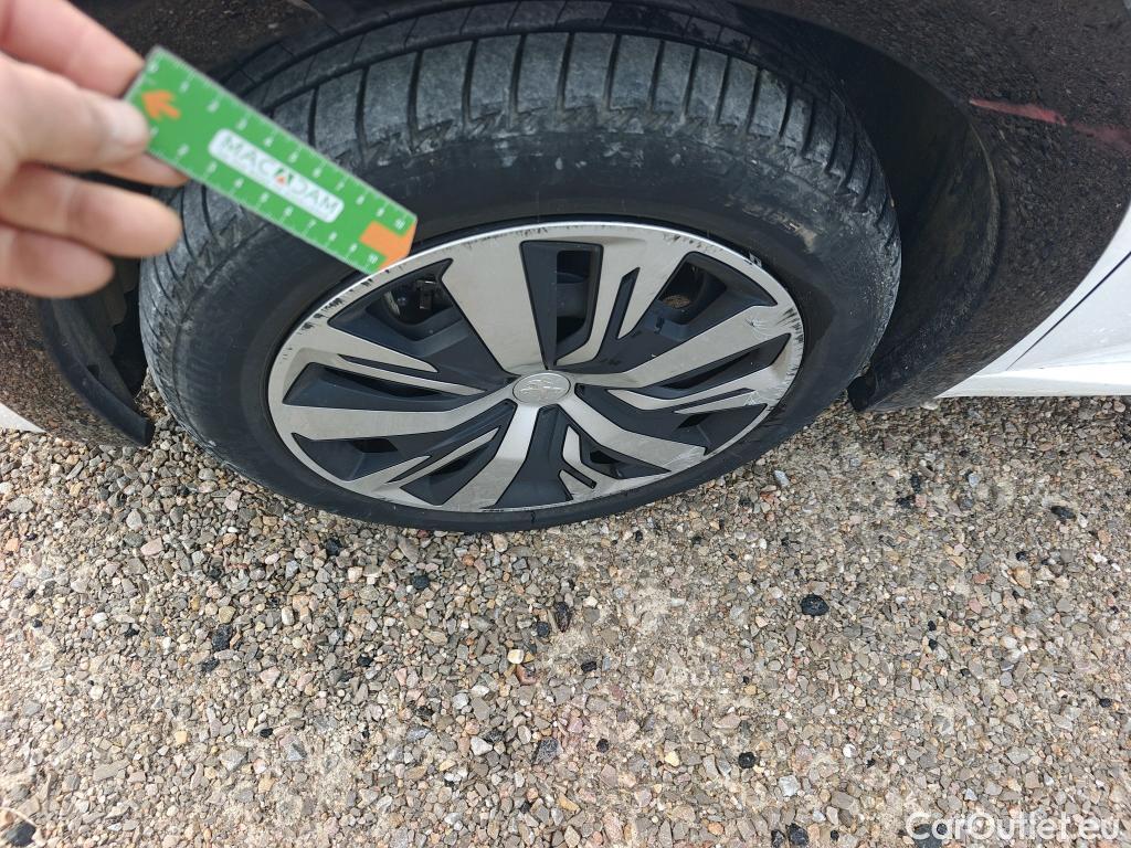  Peugeot  208 PEUGEOT e- / 2019 / 5P / berlina con portón Eléctrico Active #22