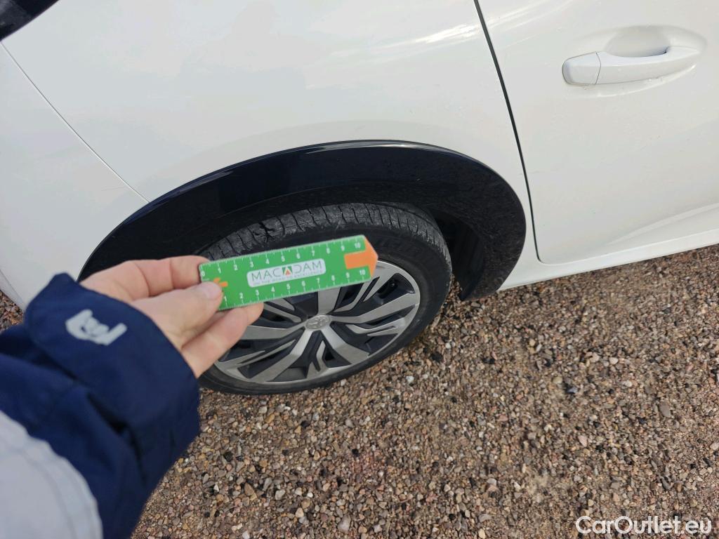  Peugeot  208 PEUGEOT e- / 2019 / 5P / berlina con portón Eléctrico Active #32