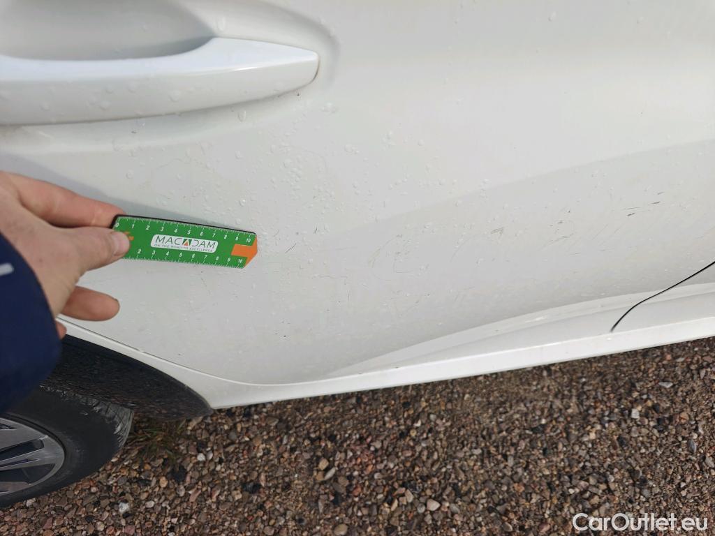  Peugeot  208 PEUGEOT e- / 2019 / 5P / berlina con portón Eléctrico Active #40