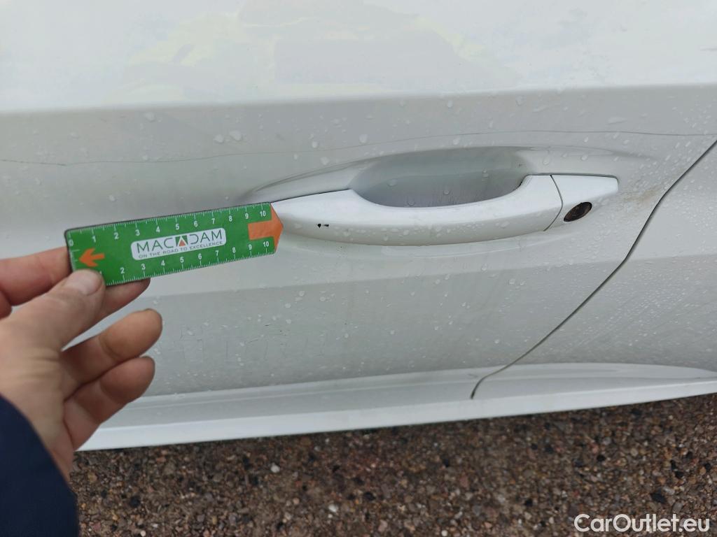  Peugeot  208 PEUGEOT e- / 2019 / 5P / berlina con portón Eléctrico Active #31