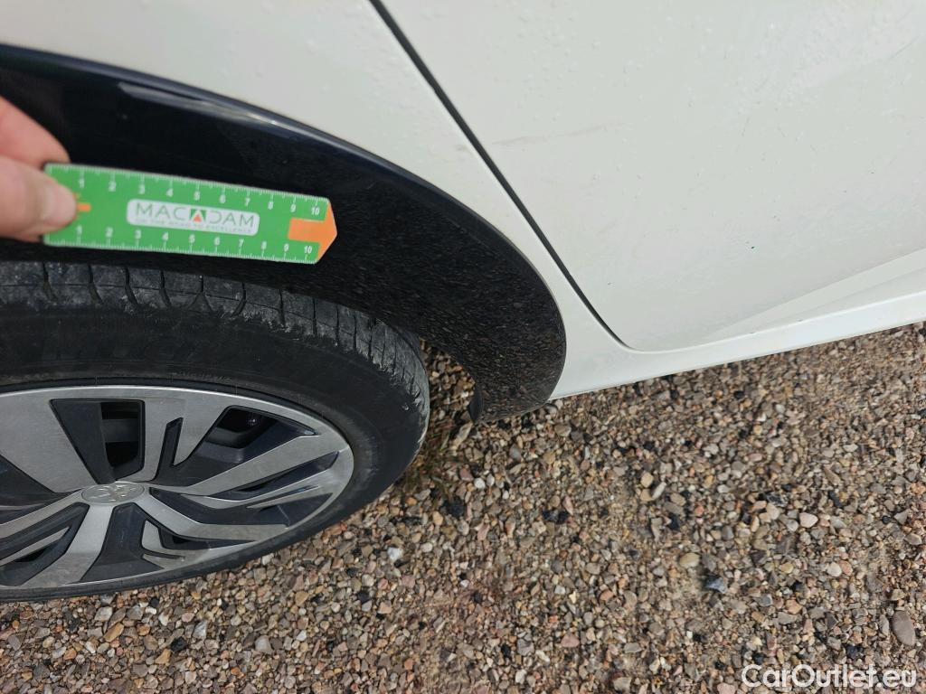  Peugeot  208 PEUGEOT e- / 2019 / 5P / berlina con portón Eléctrico Active #34