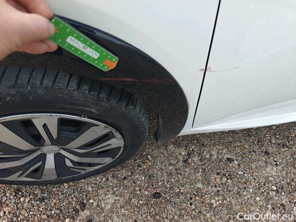  Peugeot  208 PEUGEOT e- / 2019 / 5P / berlina con portón Eléctrico Active #29