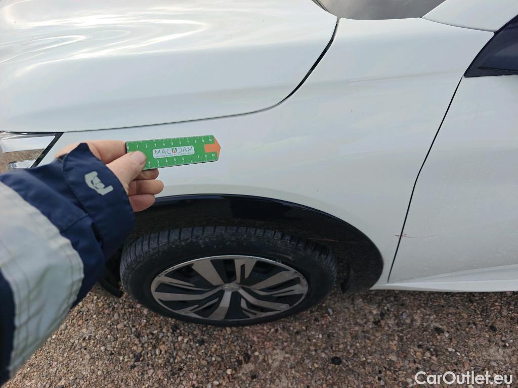  Peugeot  208 PEUGEOT e- / 2019 / 5P / berlina con portón Eléctrico Active #37