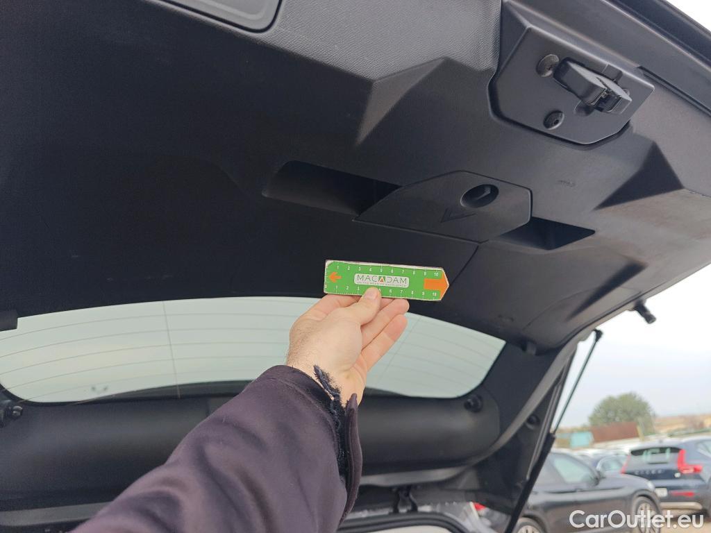  Peugeot  3008 PEUGEOT  Hybrid / 2020 / 5P / todoterreno 225 e-EAT8 Allure #38