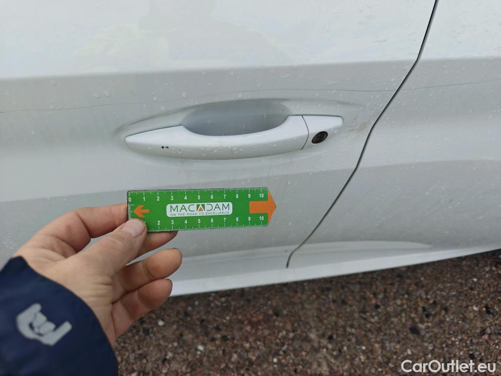  Peugeot  208 PEUGEOT e- / 2019 / 5P / berlina con portón Eléctrico Active #30