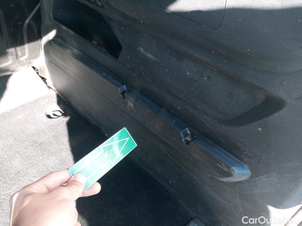  Citroen  Berlingo CITROEN  / 2018 / 4P / monovolumen compacto Talla M BlueHDi 100 S&S LIVE PACK #20