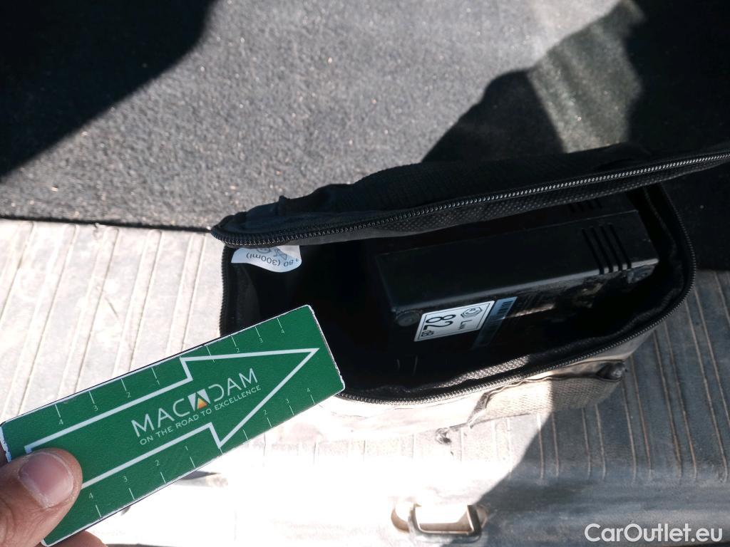  Citroen  Berlingo CITROEN  / 2018 / 4P / monovolumen compacto Talla M BlueHDi 100 S&S LIVE PACK #14