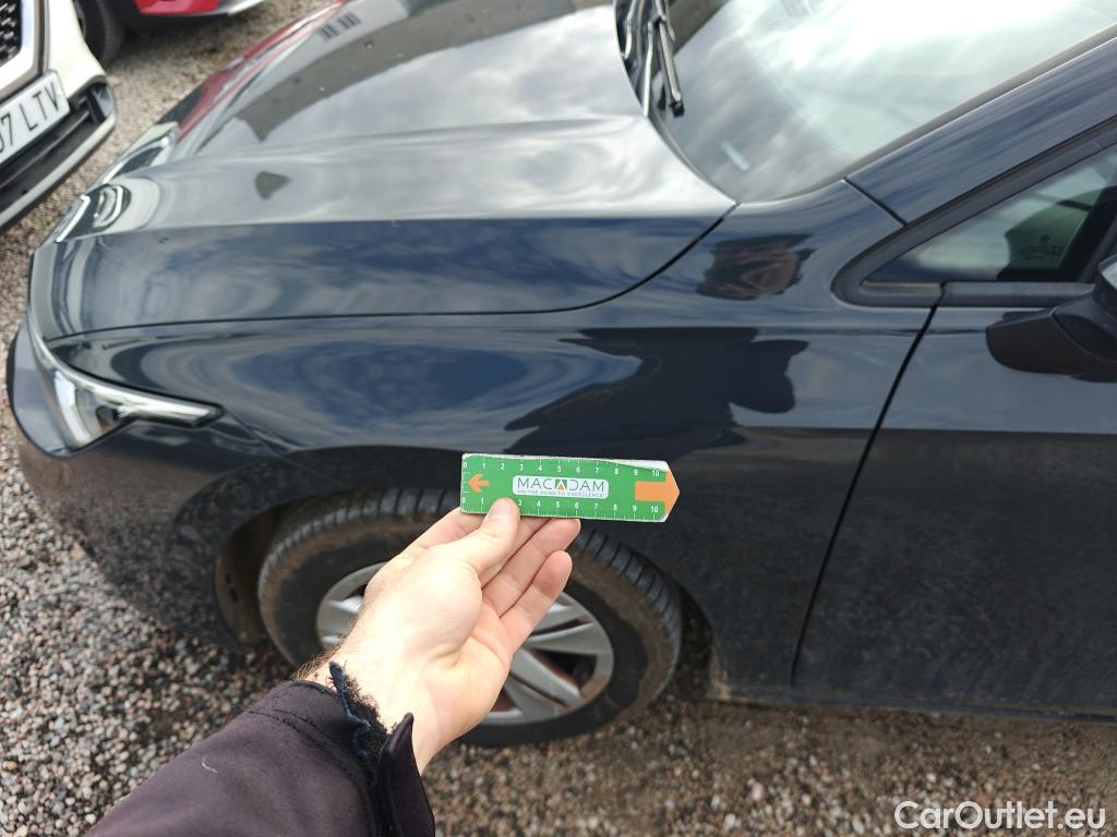  Volkswagen  Golf  VOLKSWAGEN / 2020 / 5P / berlina con portón Life 2.0 TDI 85kW (115CV) #24