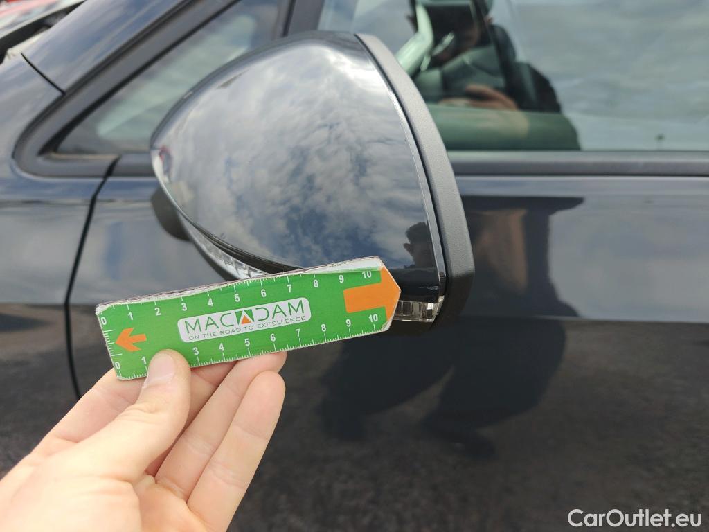  Volkswagen  Golf  VOLKSWAGEN / 2020 / 5P / berlina con portón Life 2.0 TDI 85kW (115CV) #27