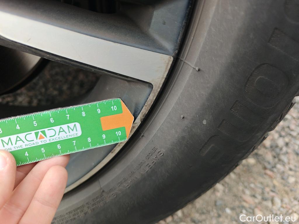  Volvo  XC 40 VOLVO XC40 / 2017 / 5P / todoterreno 2.0 D4 AWD R-Design Auto #37