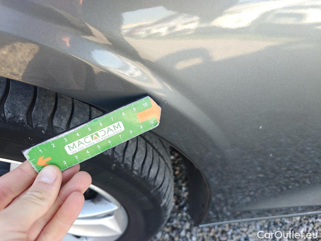  Volvo  V60 VOLVO  / 2018 / 5P / familiar 2.0 D3 Business Plus Auto (AC) #33