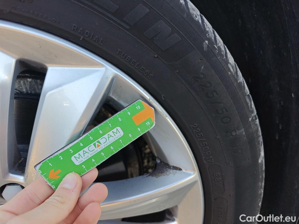  Volvo  V60 VOLVO  / 2018 / 5P / familiar 2.0 D3 Business Plus Auto (AC) #35