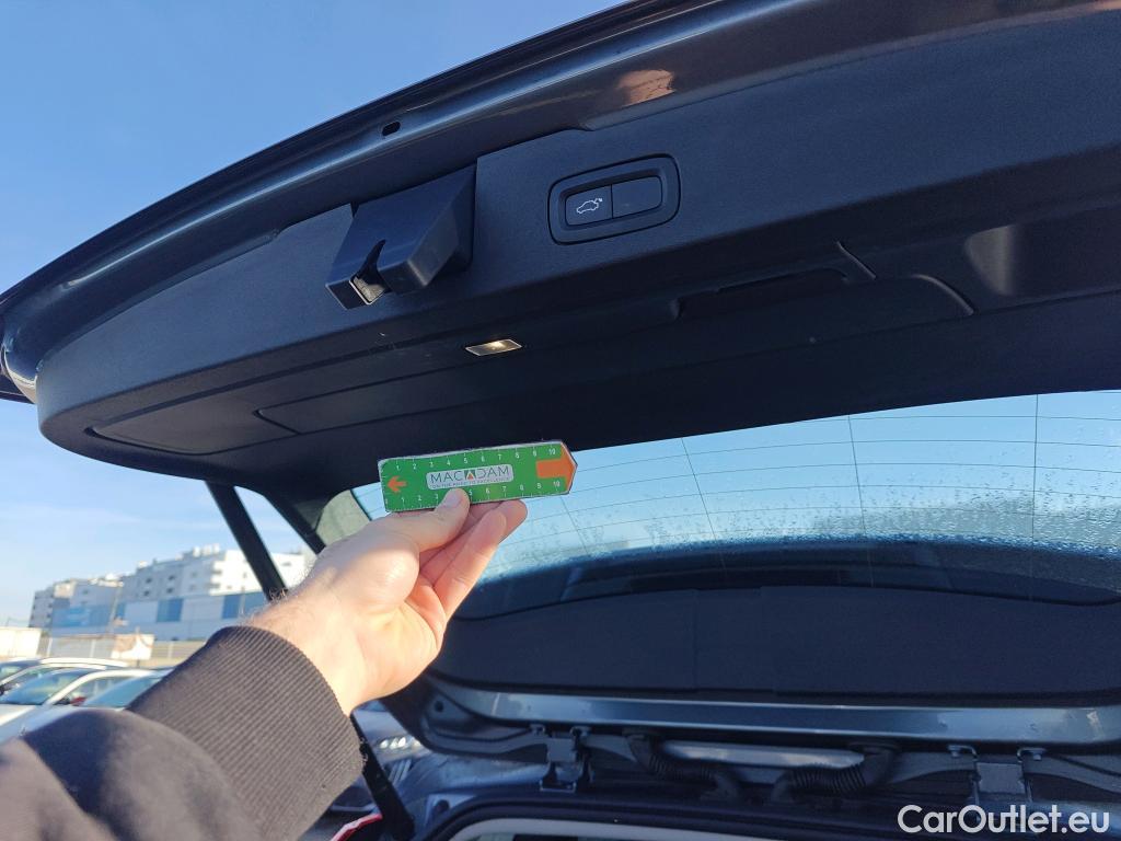  Volvo  V60 VOLVO  / 2018 / 5P / familiar 2.0 D3 Business Plus Auto (AC) #26