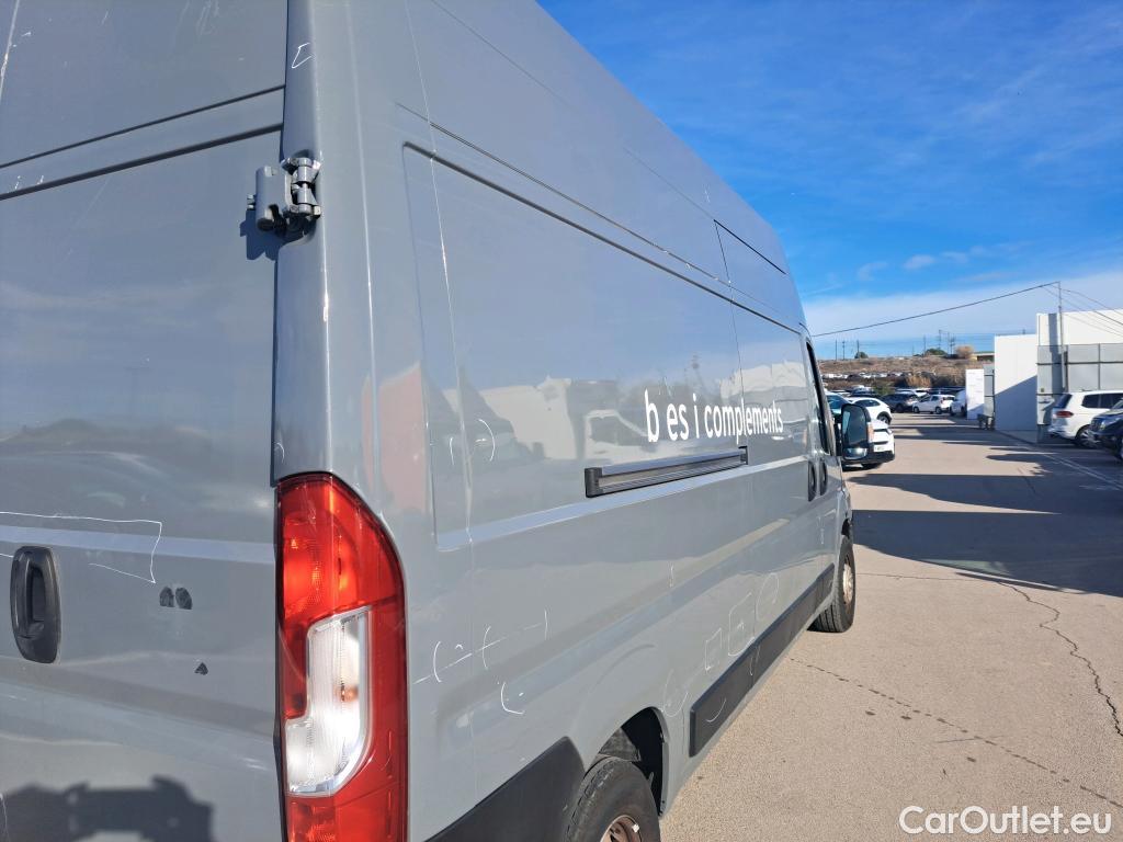  Fiat  Ducato FIAT  / 2014 / 4P / furgón 35 2.3 Multijet Furgón Largo Super Alto #45