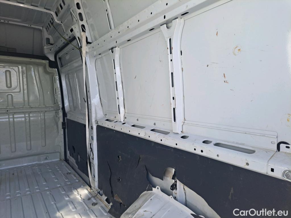  Fiat  Ducato FIAT  / 2014 / 4P / furgón 35 2.3 Multijet Furgón Largo Super Alto #19