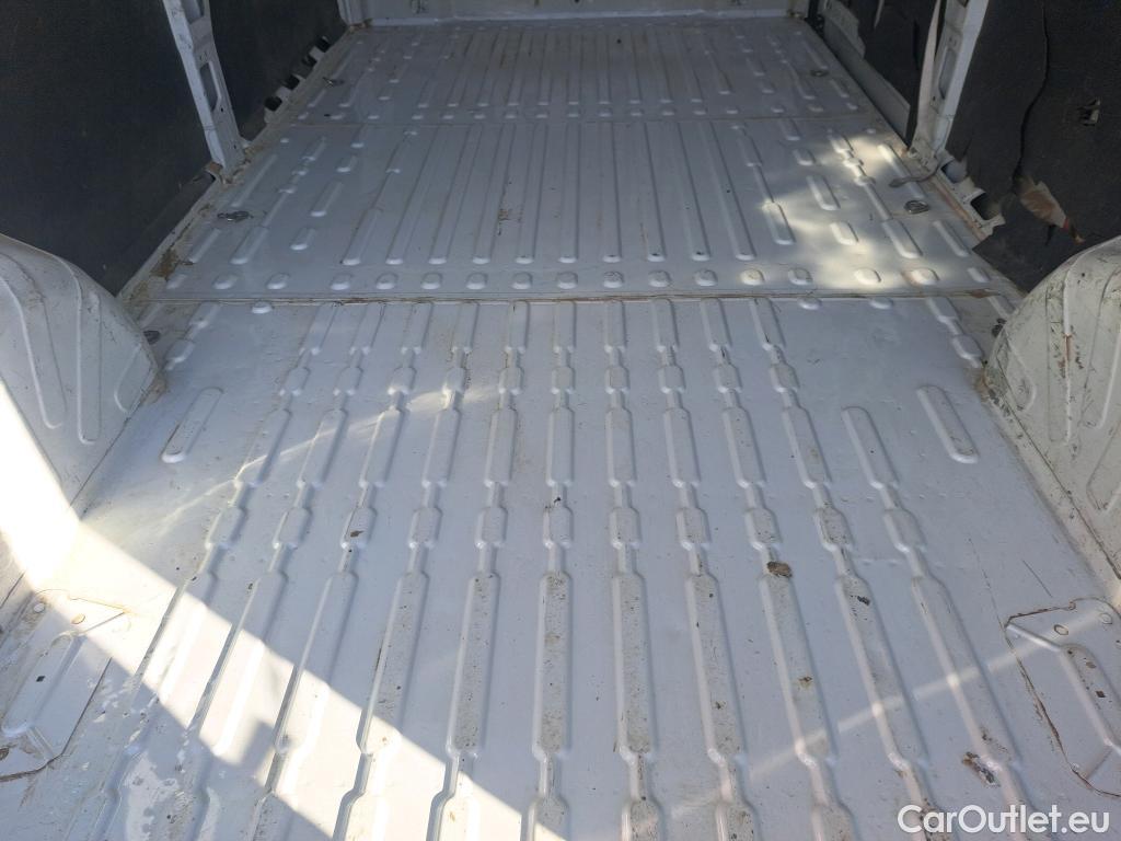  Fiat  Ducato FIAT  / 2014 / 4P / furgón 35 2.3 Multijet Furgón Largo Super Alto #18