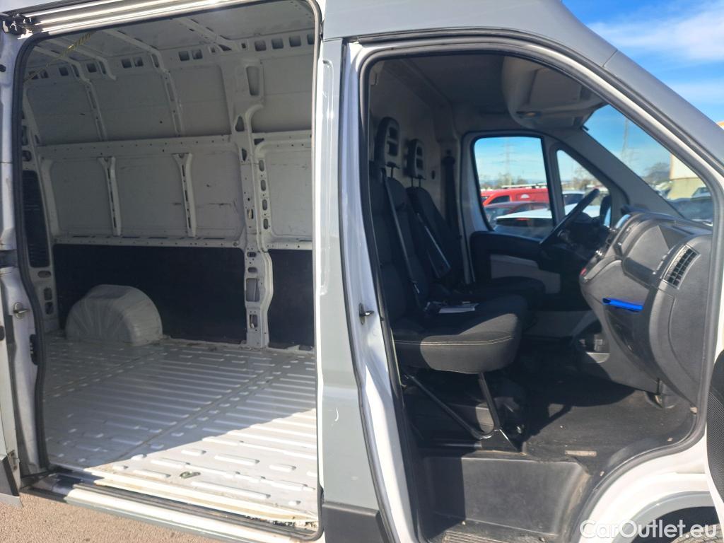  Fiat  Ducato FIAT  / 2014 / 4P / furgón 35 2.3 Multijet Furgón Largo Super Alto #107