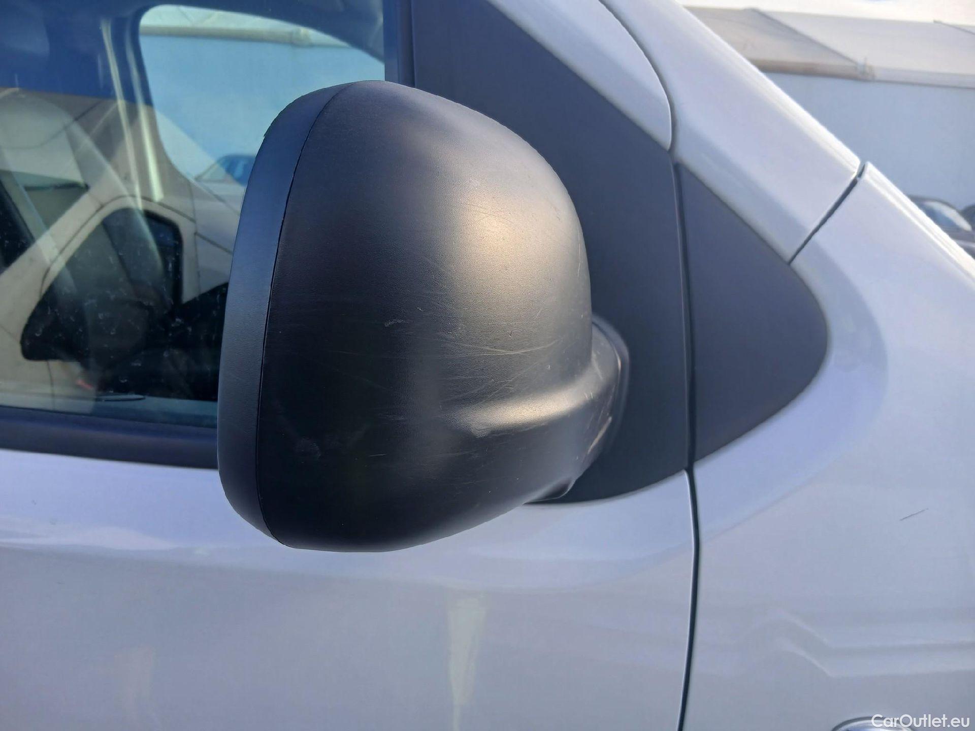  Opel  Vivaro OPEL  / 2019 / 4P / furgón 1.5 Diésel 74kW(100CV)M Std Exp #50