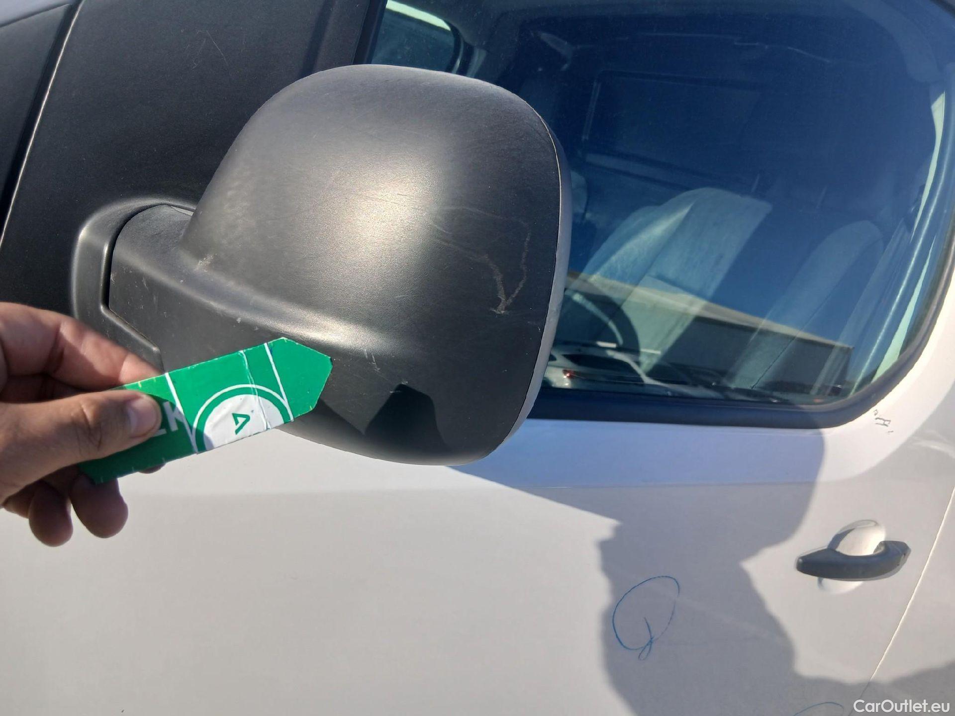  Opel  Vivaro OPEL  / 2019 / 4P / furgón 1.5 Diésel 74kW(100CV)M Std Exp #25