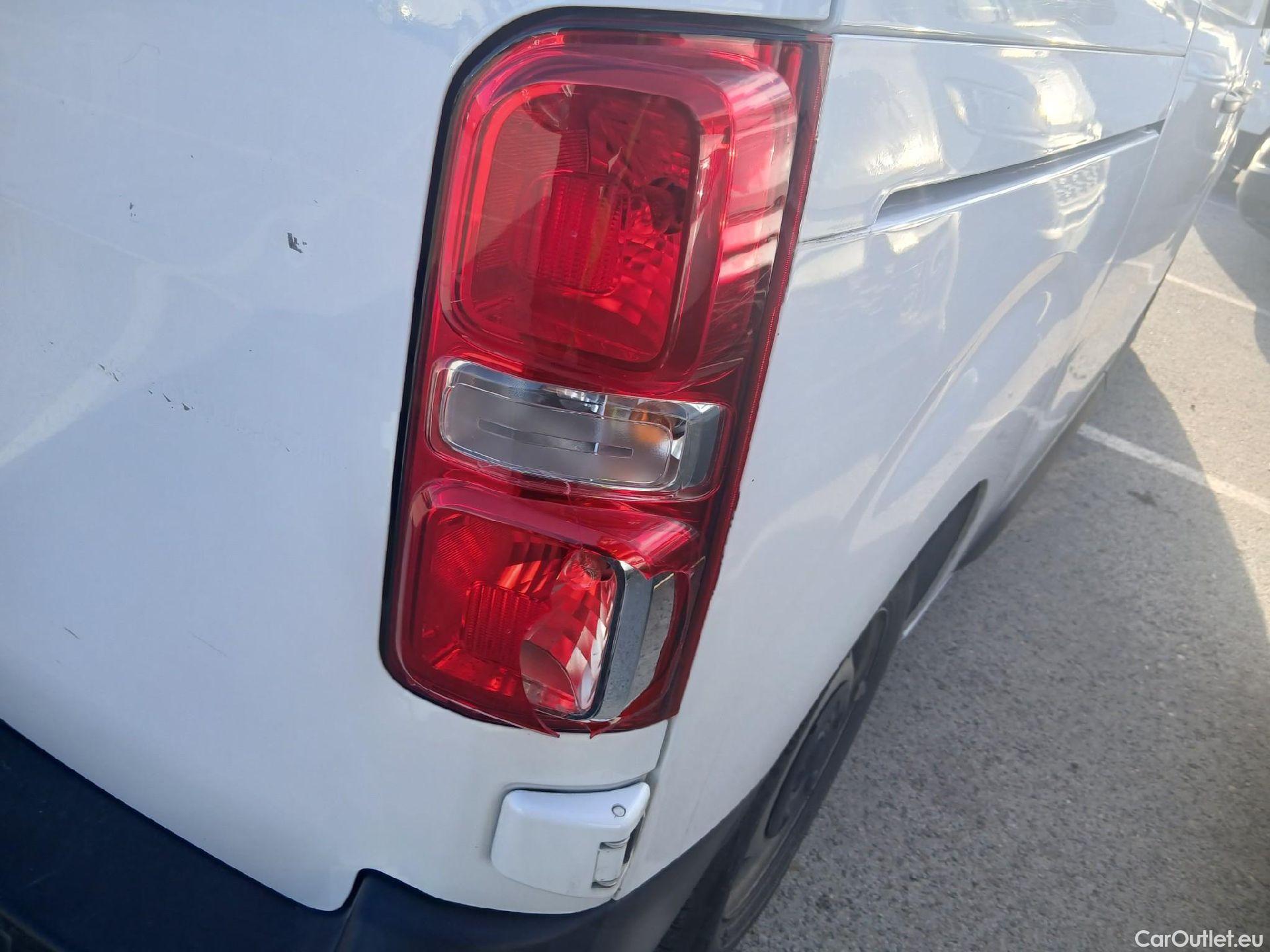  Opel  Vivaro OPEL  / 2019 / 4P / furgón 1.5 Diésel 74kW(100CV)M Std Exp #40