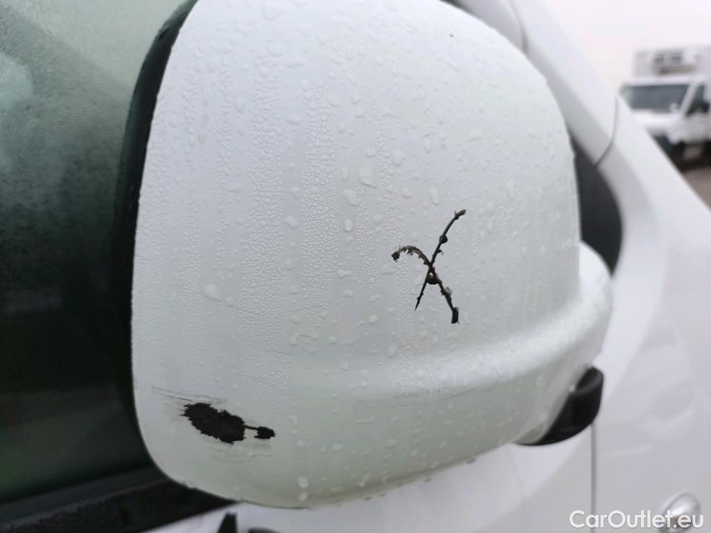  Opel  Vivaro OPEL  / 2019 / 4P / furgón 2.0 Diésel 110kW/150CV M Inc Innovation #56