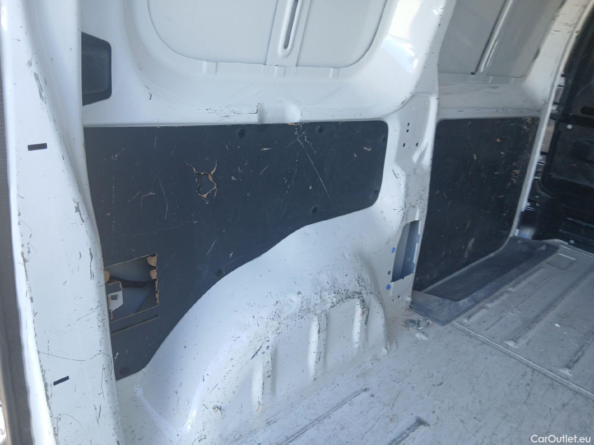  Opel  Vivaro OPEL  / 2019 / 4P / furgón 1.5 Diésel 74kW(100CV)M Std Exp #8