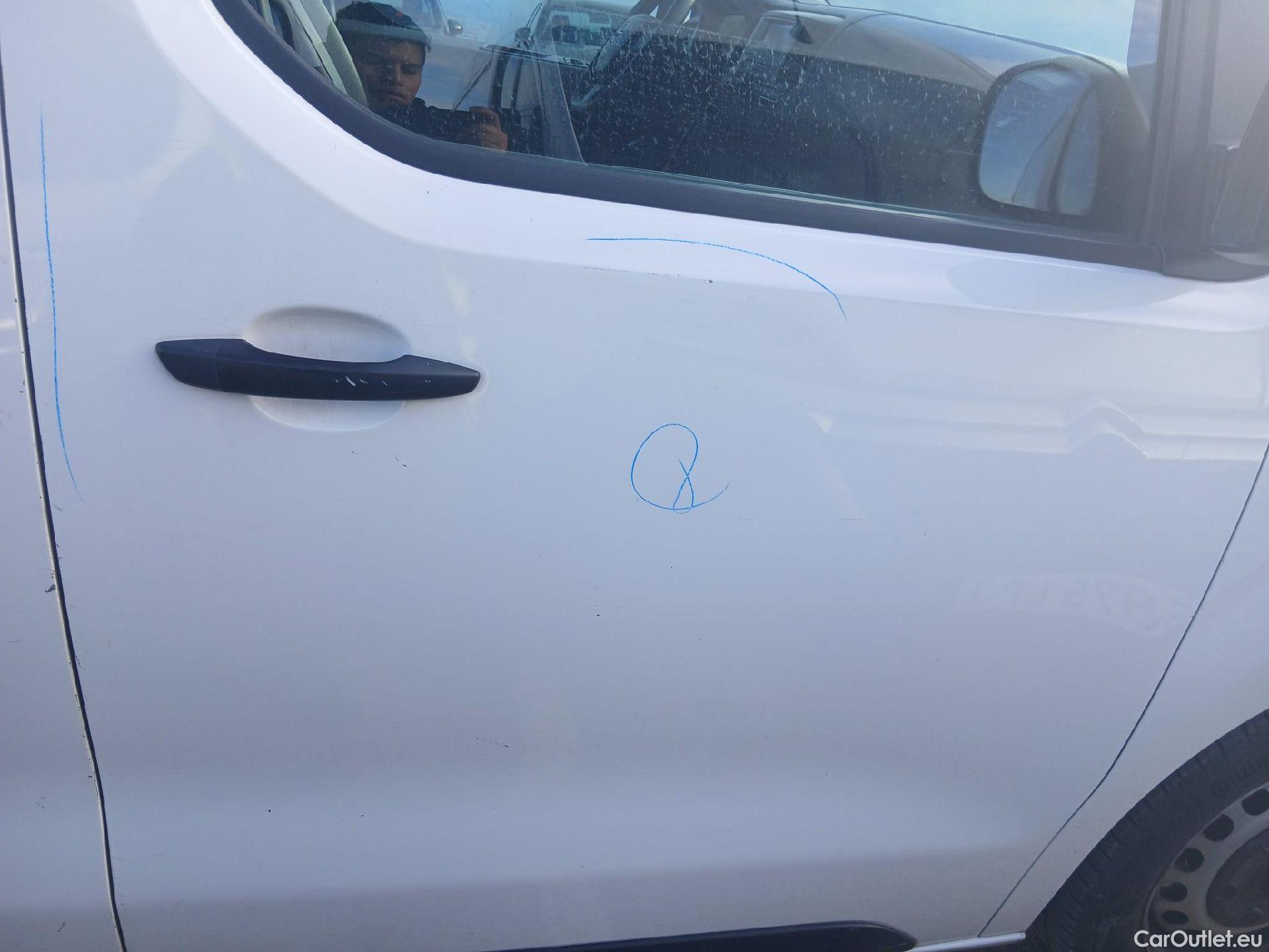  Opel  Vivaro OPEL  / 2019 / 4P / furgón 1.5 Diésel 74kW(100CV)M Std Exp #47