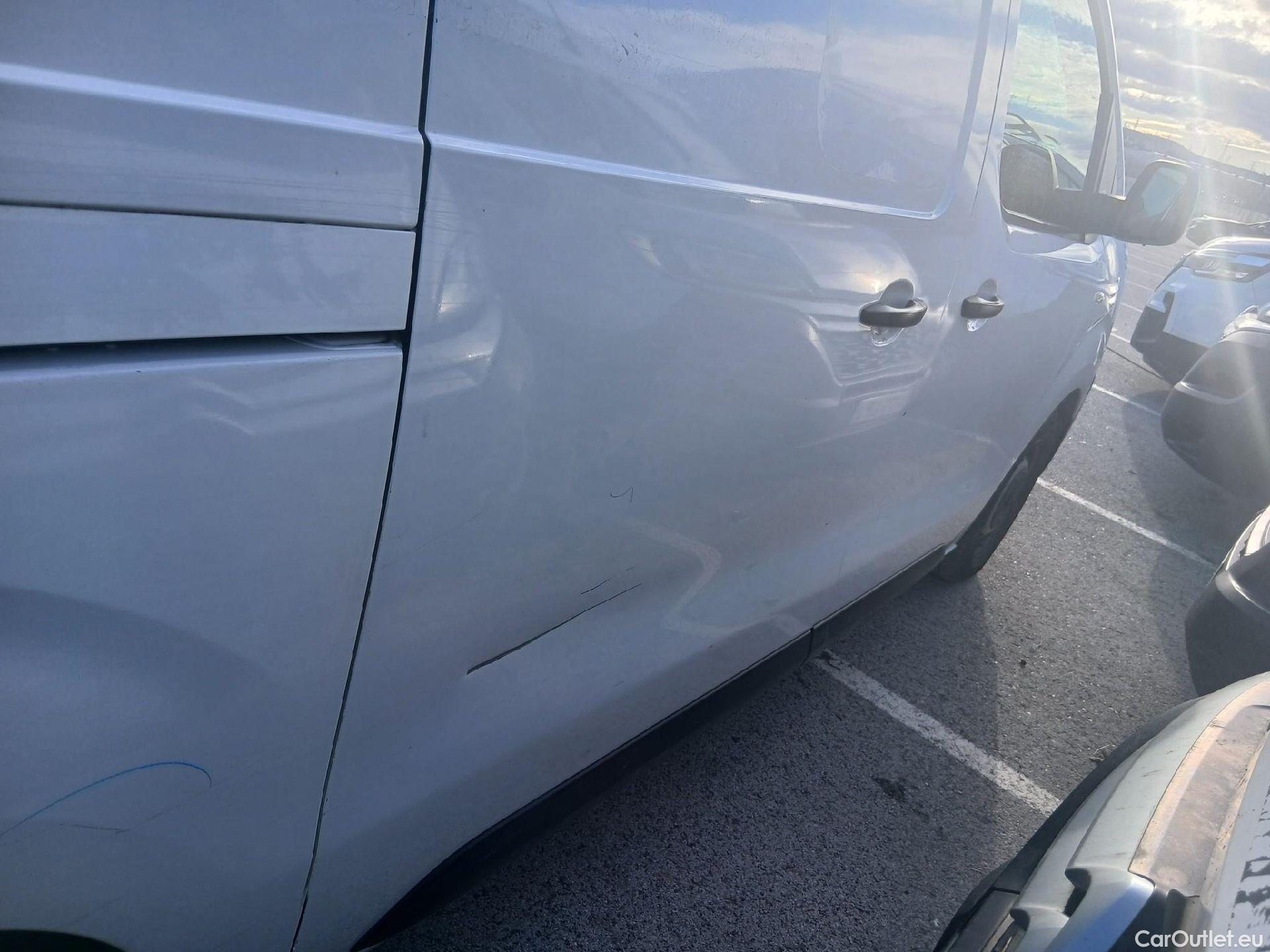  Opel  Vivaro OPEL  / 2019 / 4P / furgón 1.5 Diésel 74kW(100CV)M Std Exp #46