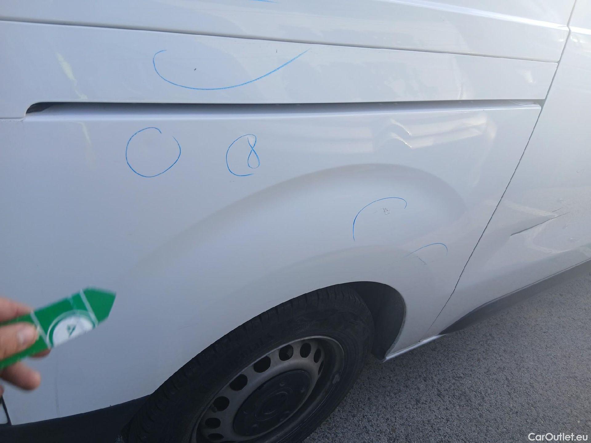  Opel  Vivaro OPEL  / 2019 / 4P / furgón 1.5 Diésel 74kW(100CV)M Std Exp #41