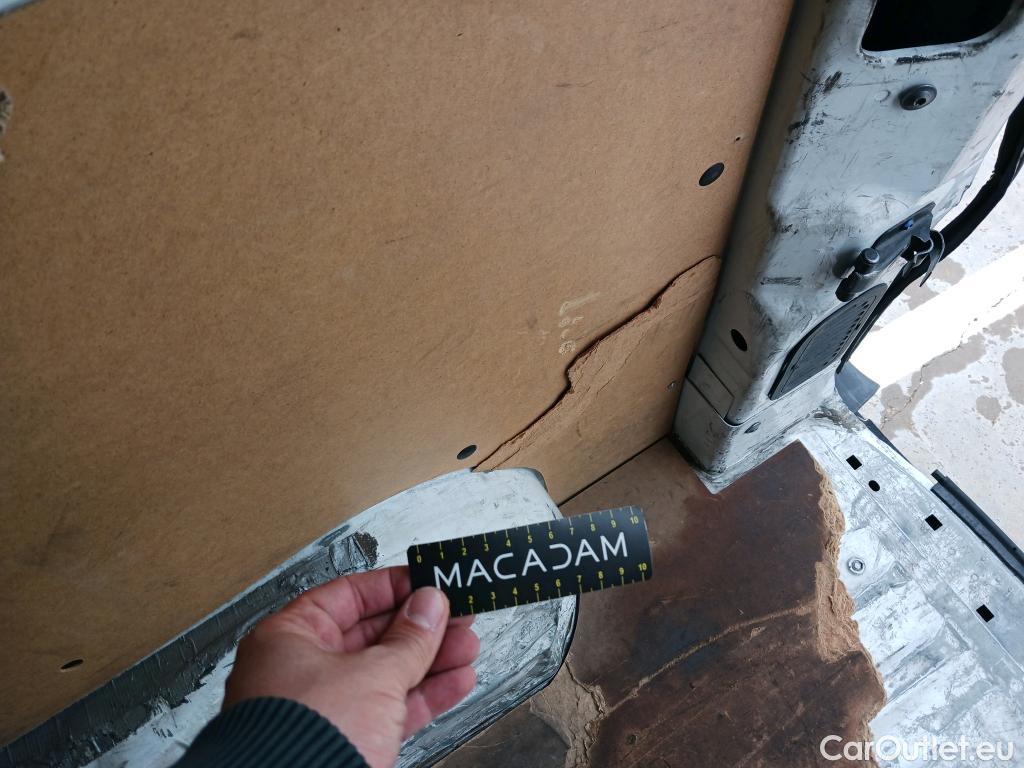  Renault  Master RENAULT TRUCKS UK  VU 4p 3G furgón Red Edition Van FWD 135CV L3H2 #7