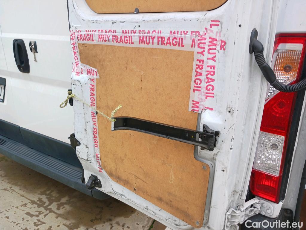  Renault  Master RENAULT TRUCKS UK  VU 4p 3G furgón Red Edition Van FWD 135CV L3H2 #52