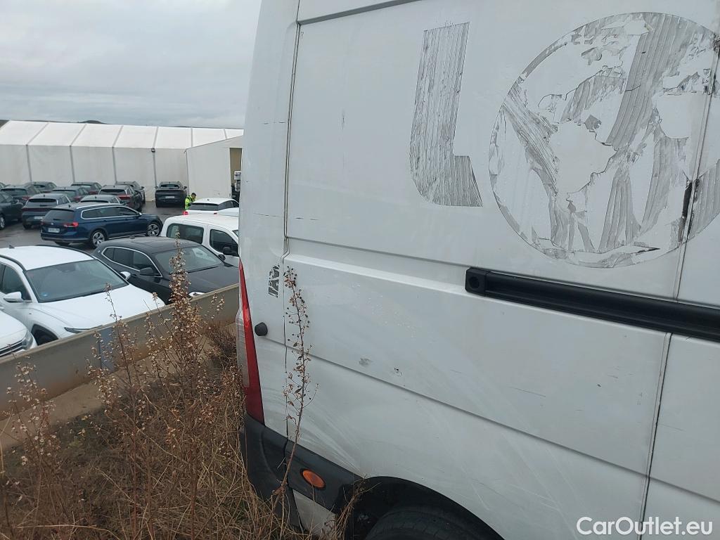  Renault  Master RENAULT TRUCKS UK  VU 4p 3G furgón Red Edition Van FWD 135CV L3H2 #44