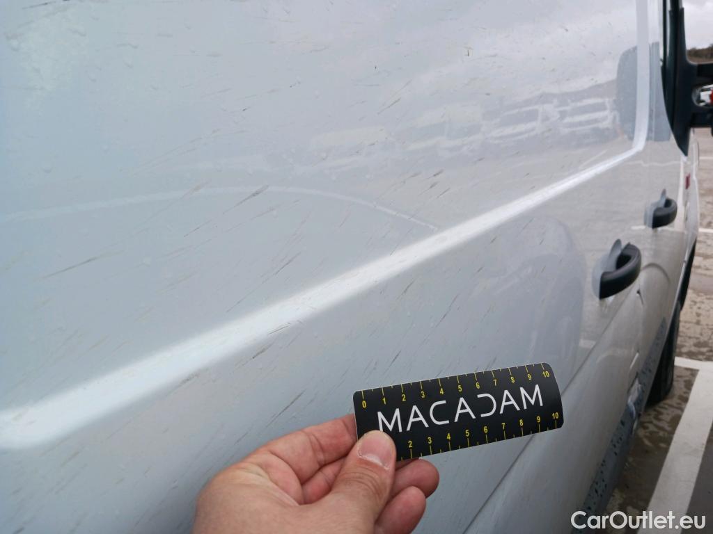  Renault  Master RENAULT TRUCKS UK  VU 4p 3G furgón Red Edition Van FWD 135CV L3H2 #44