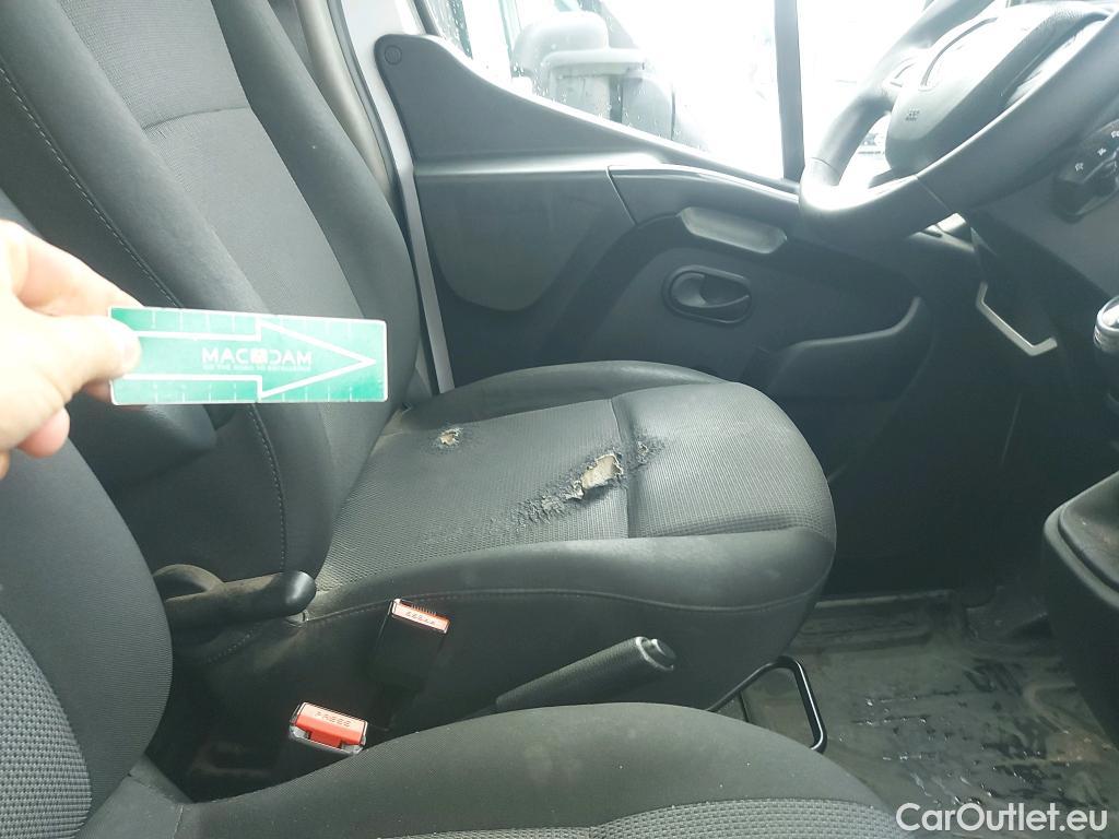  Renault  Master RENAULT TRUCKS UK  VU 4p 3G furgón Red Edition Van FWD 135CV L3H2 #3