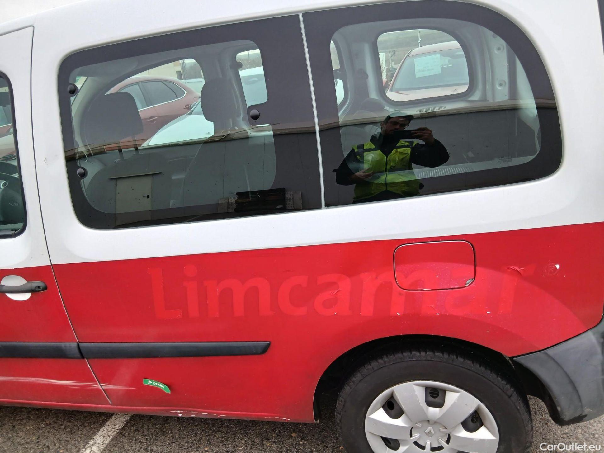  Renault  Kangoo RENAULT  Combi / 2013 / 4P / combi Profesional M1-AF En. dCi 66kW (90CV) E6 #24