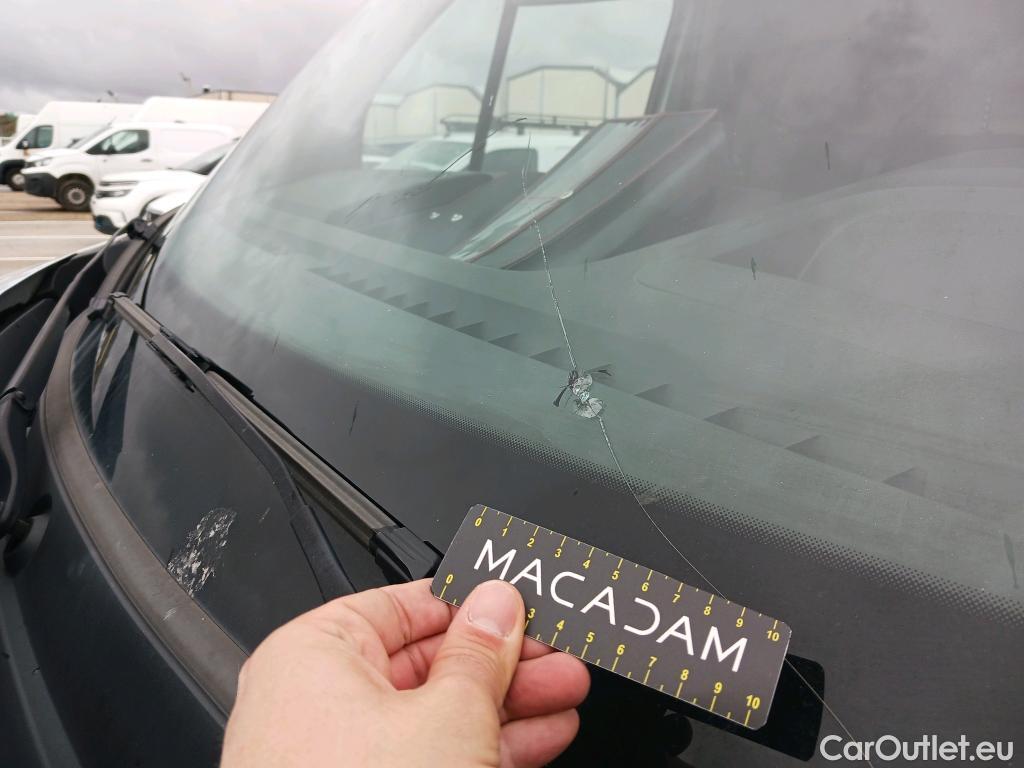  Renault  Master RENAULT TRUCKS UK  VU 4p 3G furgón Red Edition Van FWD 135CV L3H2 #2